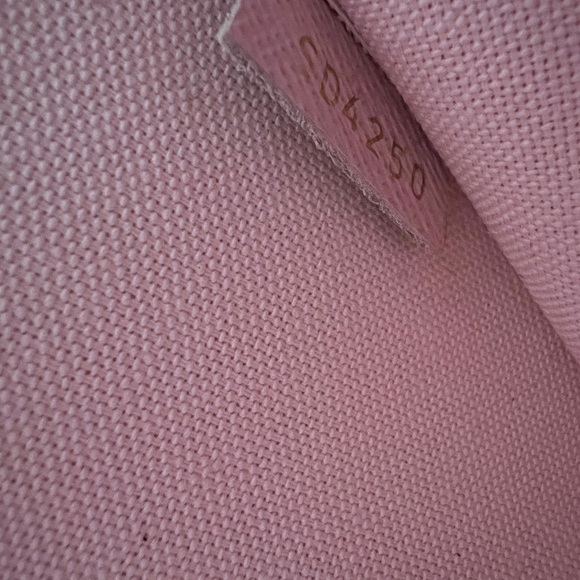 $1200 🅿️🅿️ - Authentic Louis Vuitton Felicie - Picture 2 of 8